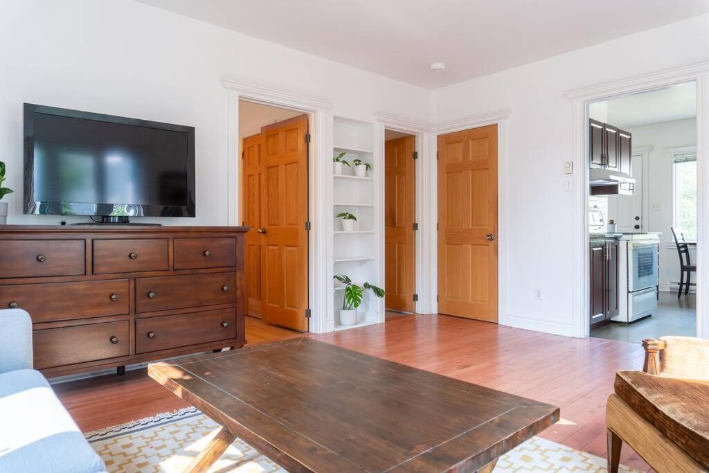 Bright And Spacious 2 Bedroom Home! * Gatineau